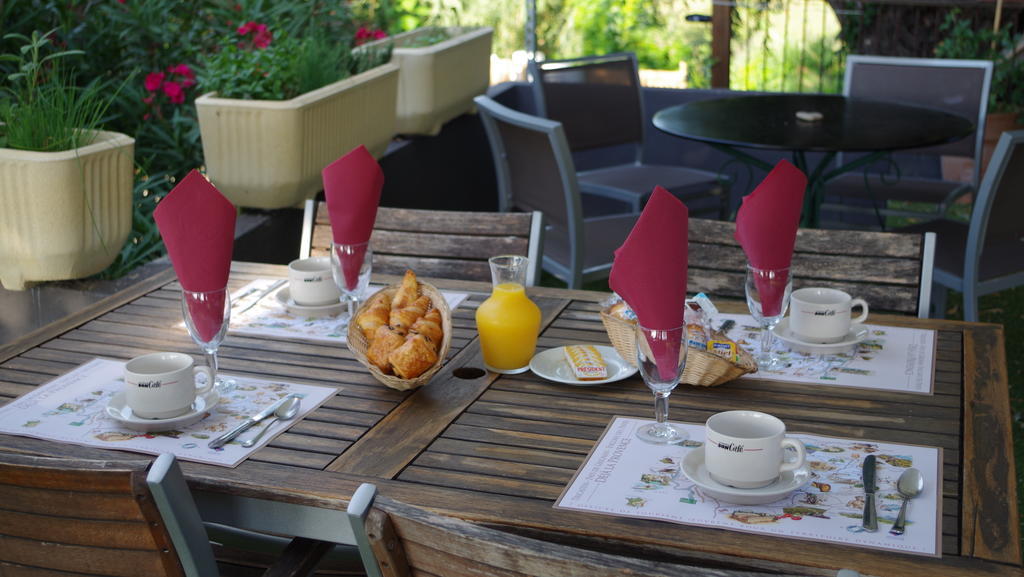 Le Robinson Hotel Pierrelatte Luaran gambar