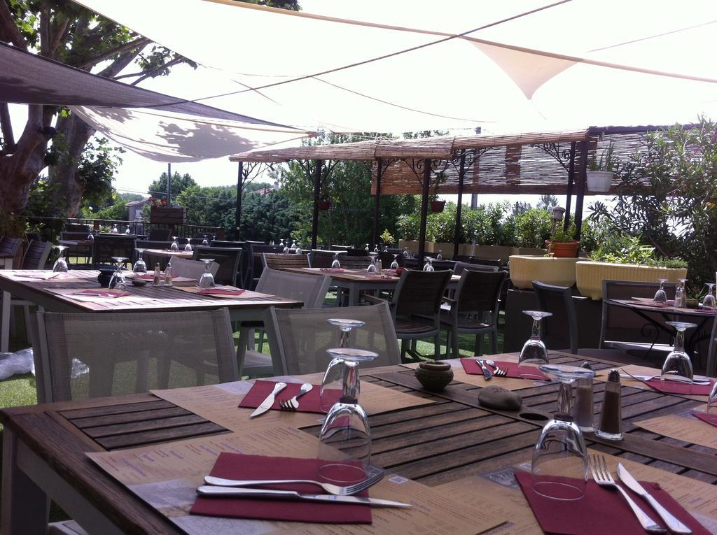Le Robinson Hotel Pierrelatte Luaran gambar