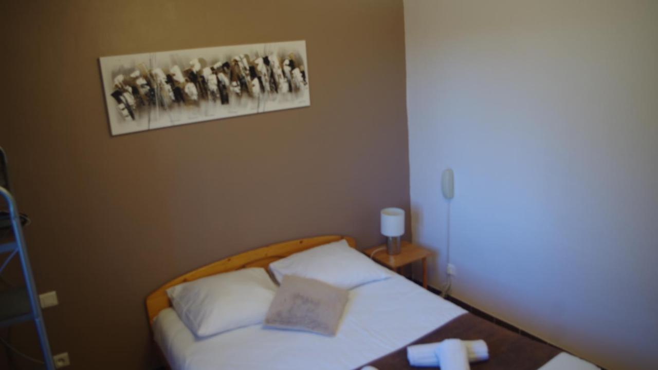 Le Robinson Hotel Pierrelatte Luaran gambar
